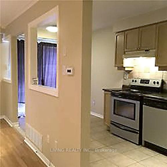 2955 Thomas Street Unit 32 photo 3