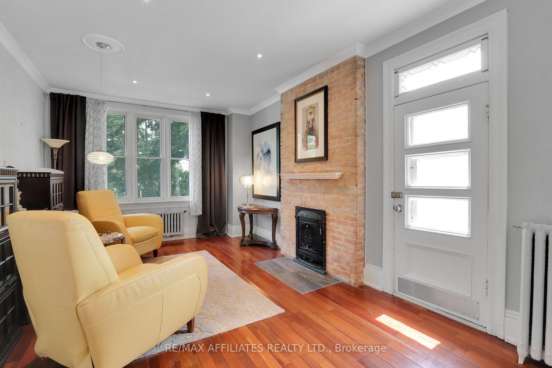 536 St Lawrence Street photo 15