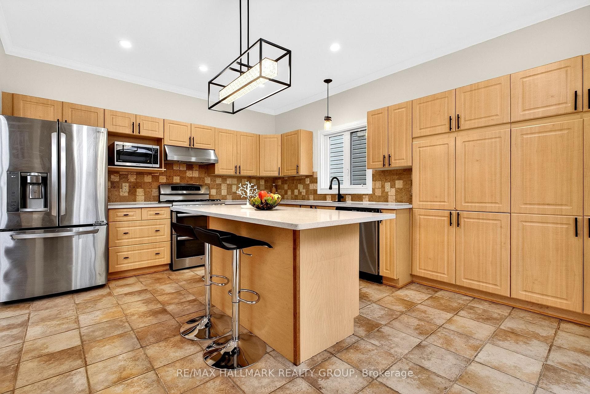 143 Borealis Crescent photo 12