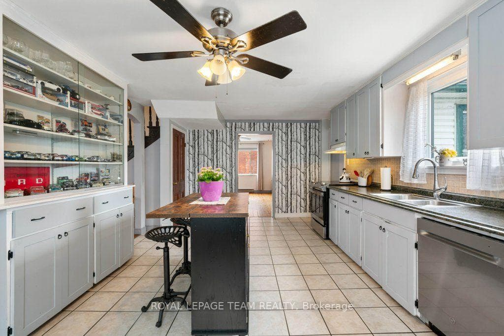 506 Victoria Street photo 11