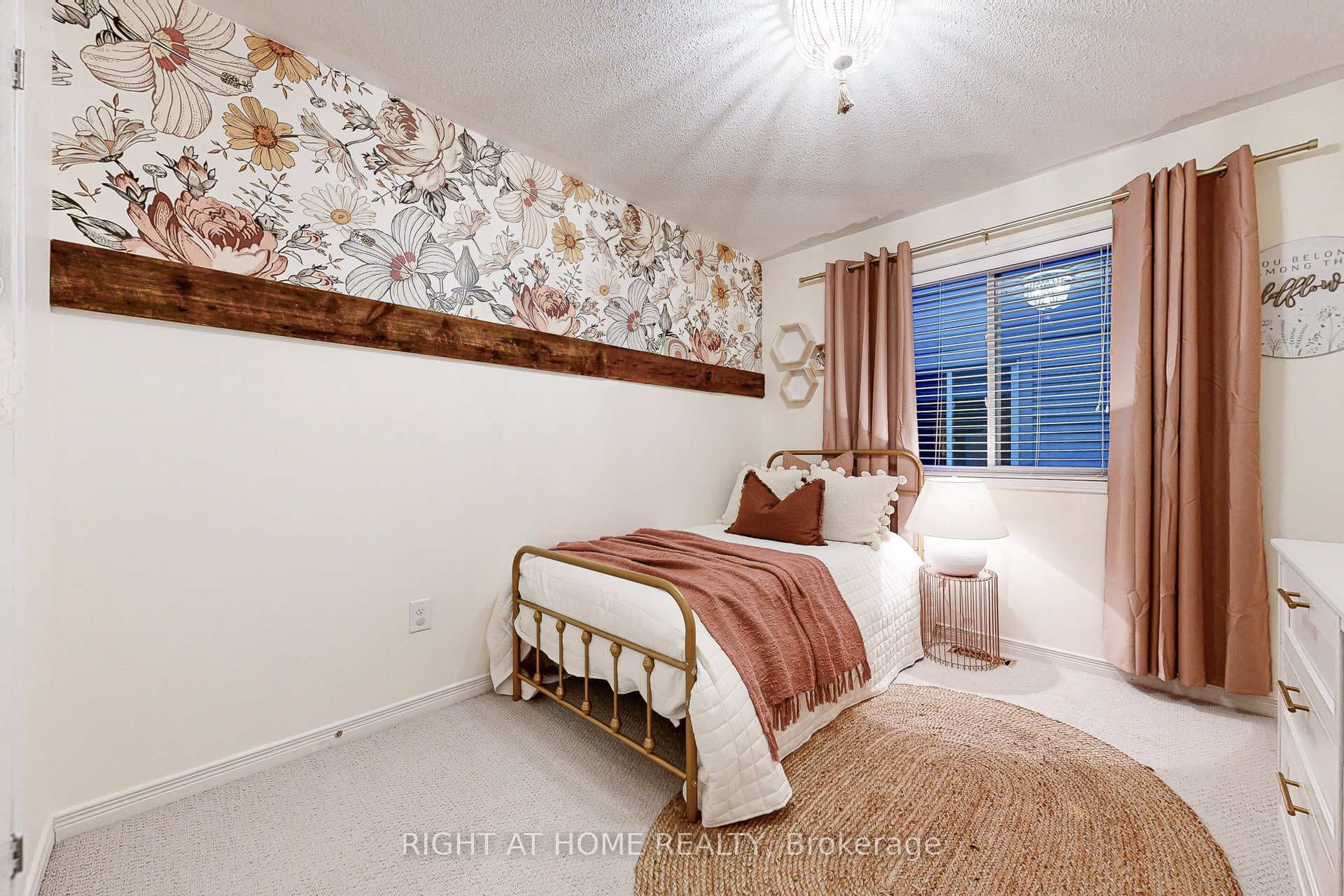 186 Bons Avenue photo 27