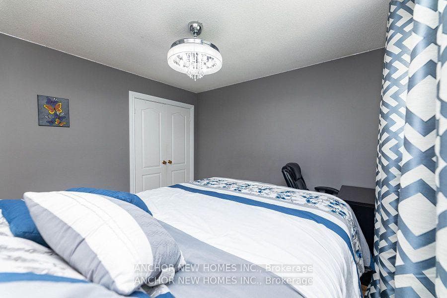 55 Meekings Drive photo 24