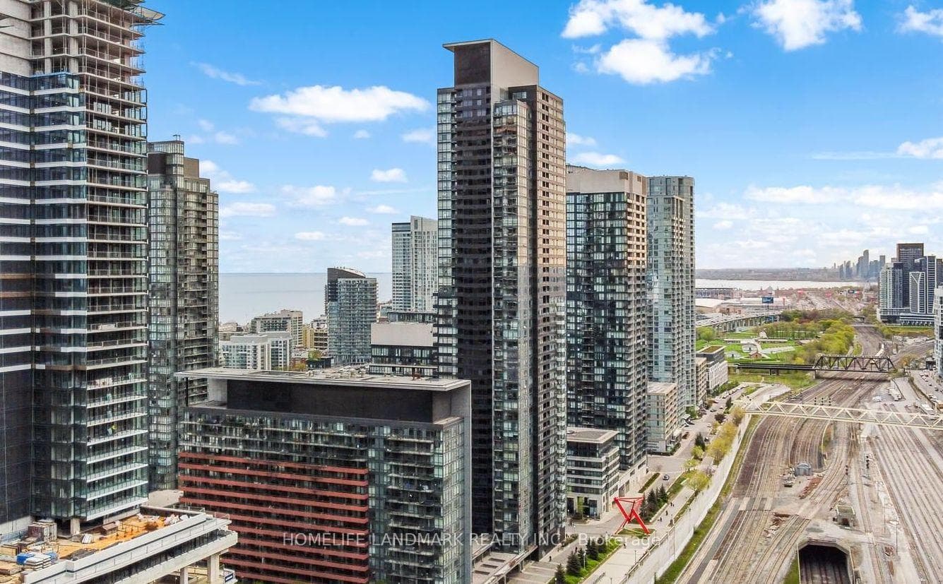4K Spadina Avenue Unit 1801 photo 2