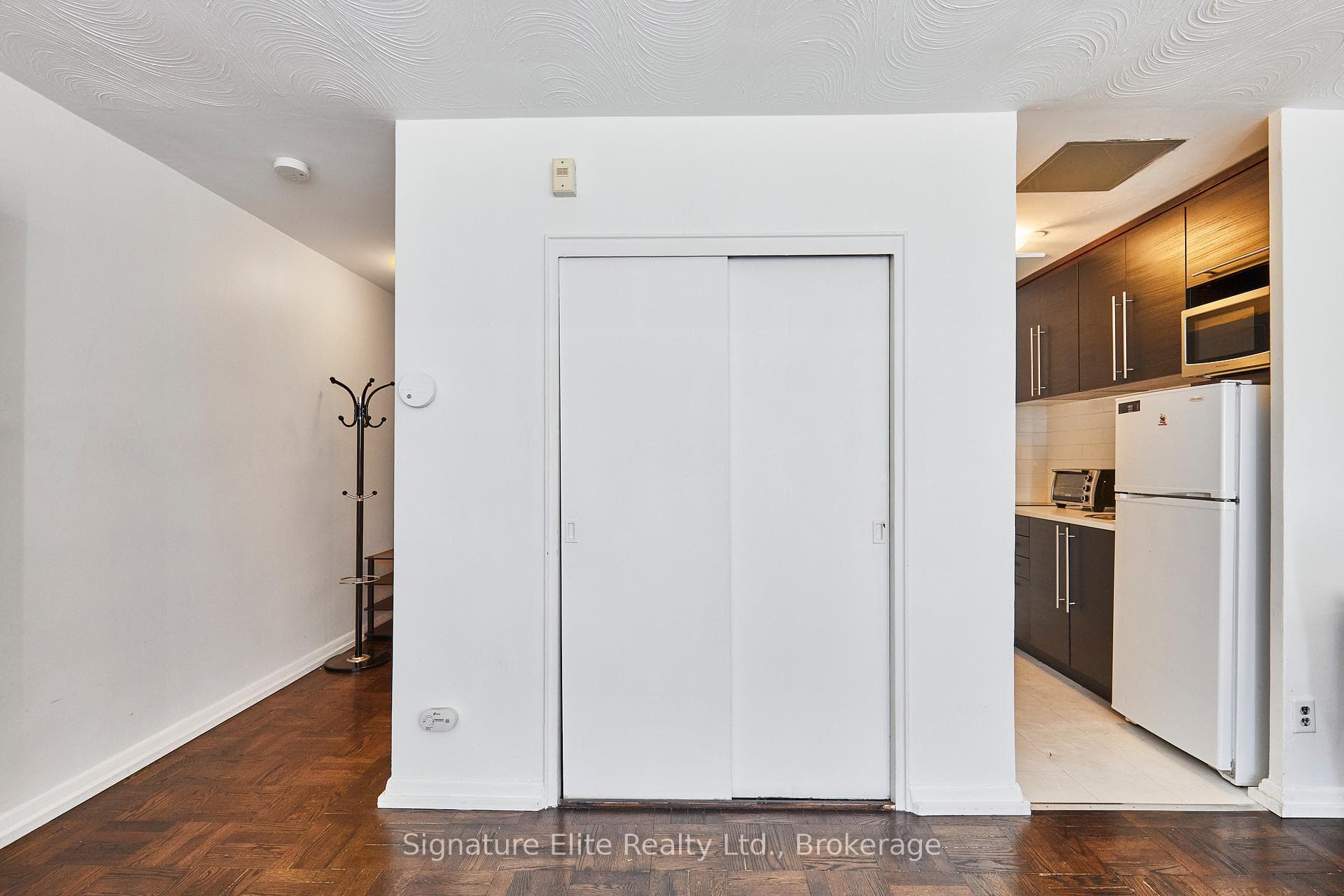 1901 Bayview Avenue Unit 405 photo 6