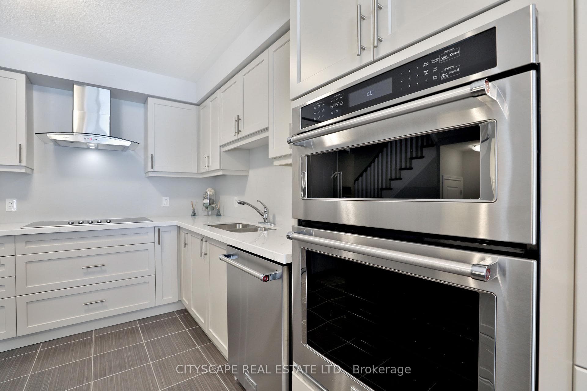 87 Bethune Avenue photo 6