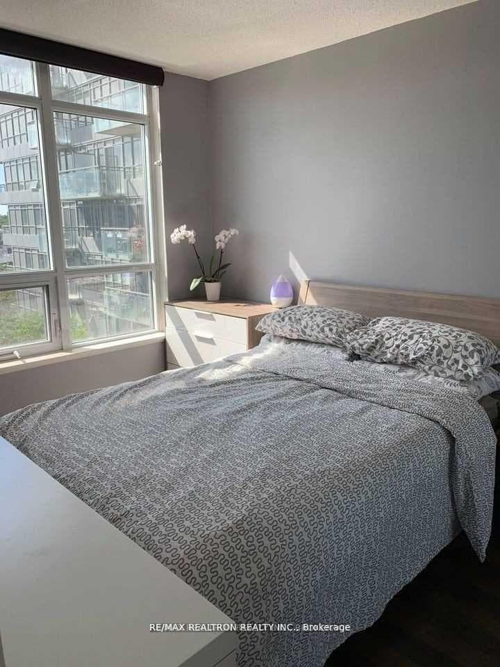 38 Joe Shuster Way Unit 1408 photo 4