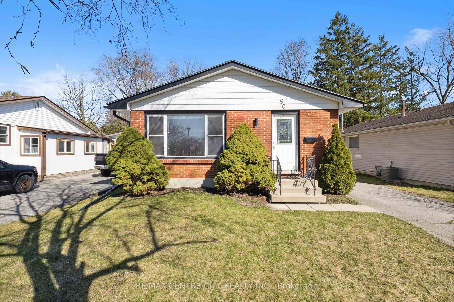 50 Stroud Crescent photo 3