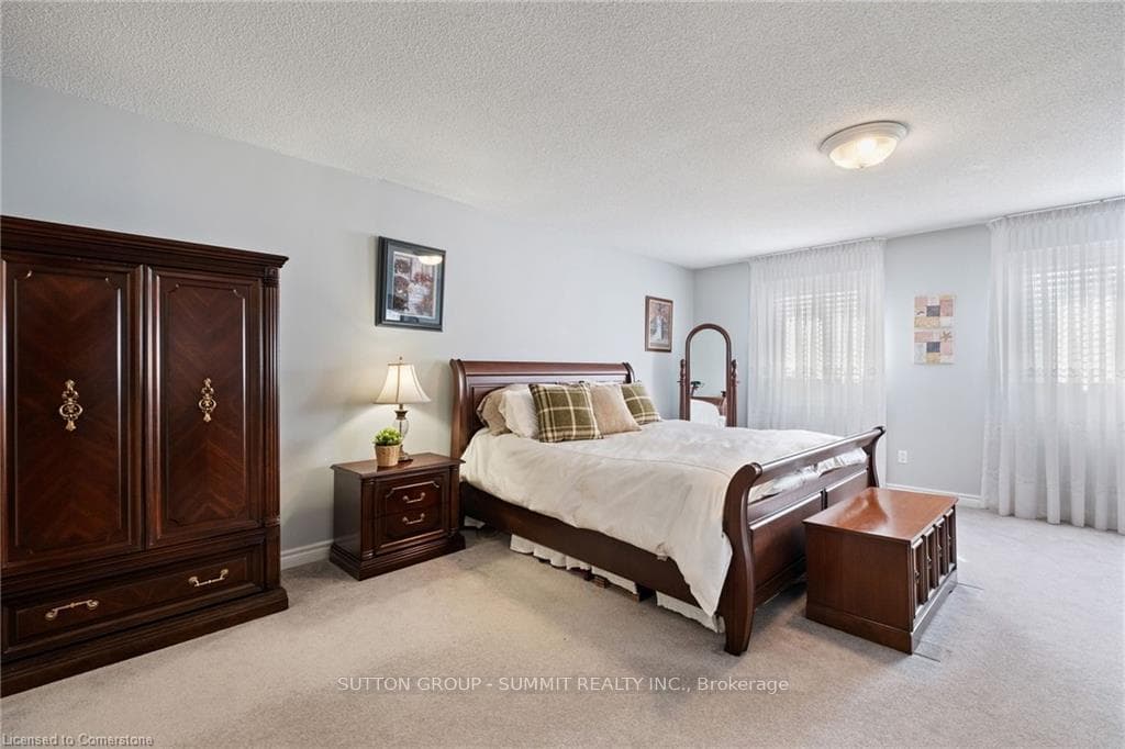 19 BERWICK Avenue photo 17
