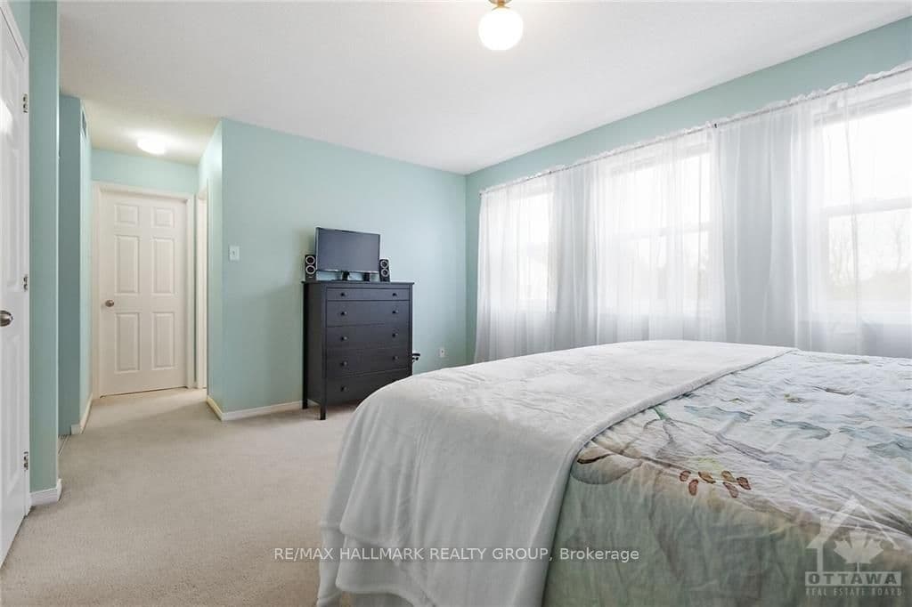 1671 VARENNES Boulevard photo 17