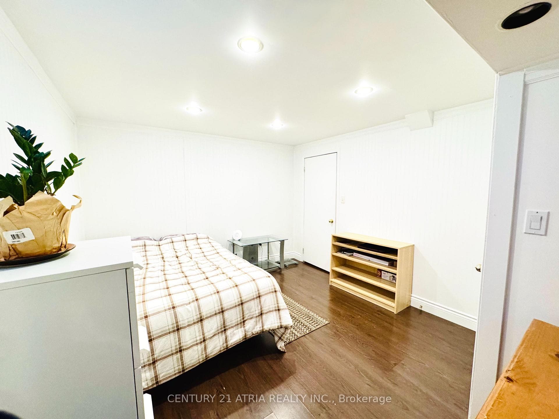 45 Clayborne Avenue Unit Bsmt photo 7