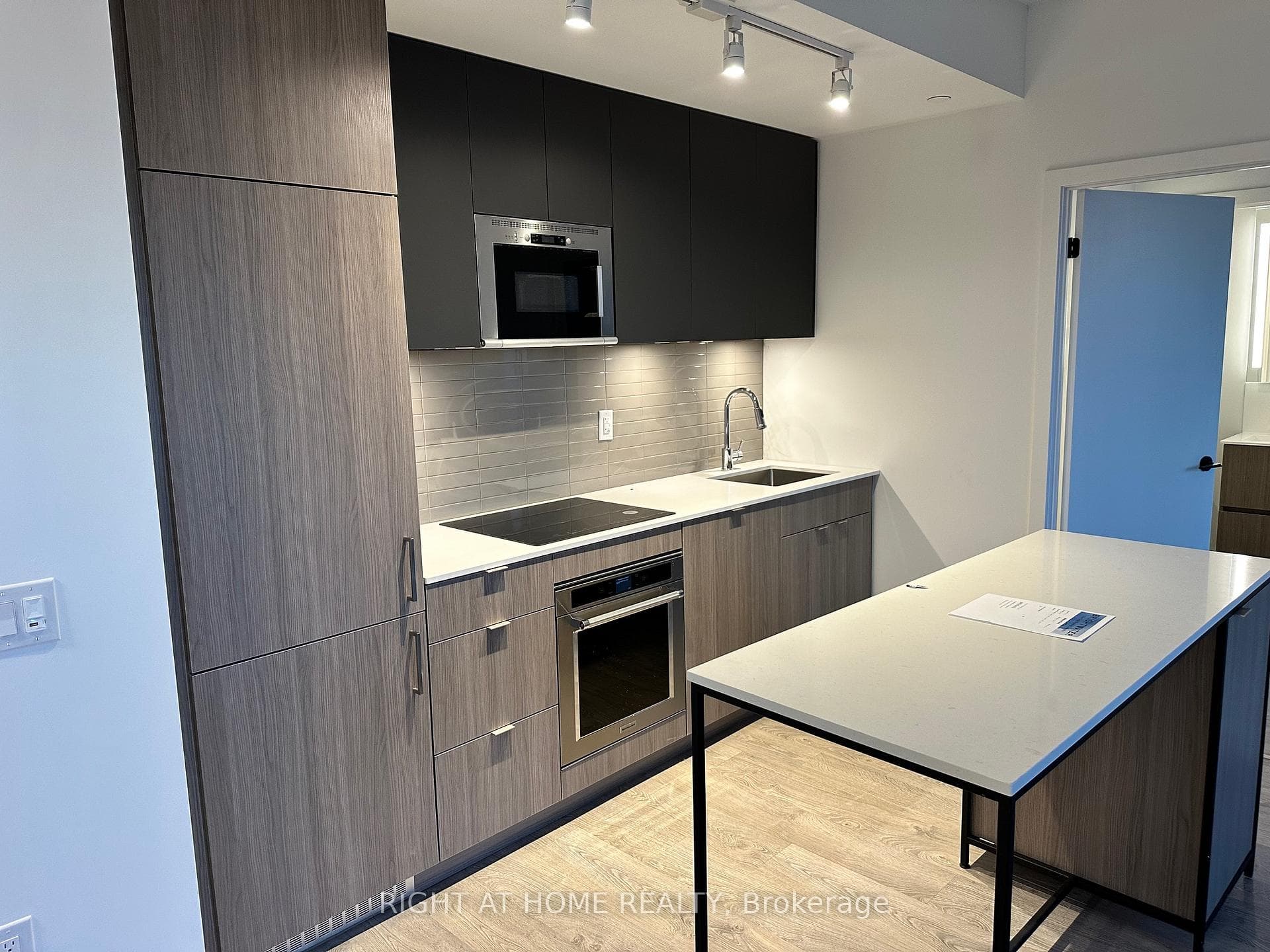 220 Missinnihe Way Unit 914 photo 12