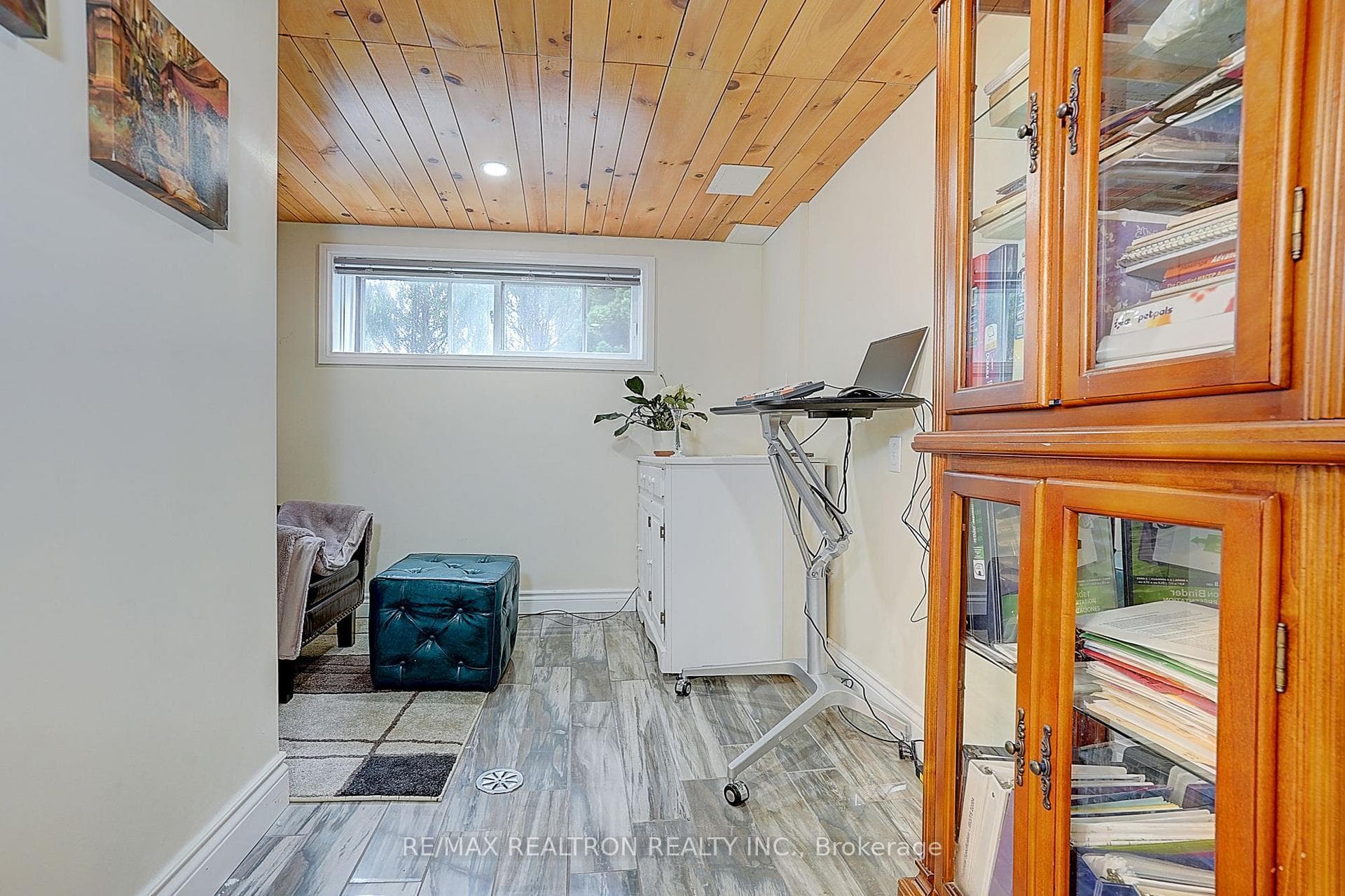 583 Pinewood Street photo 30