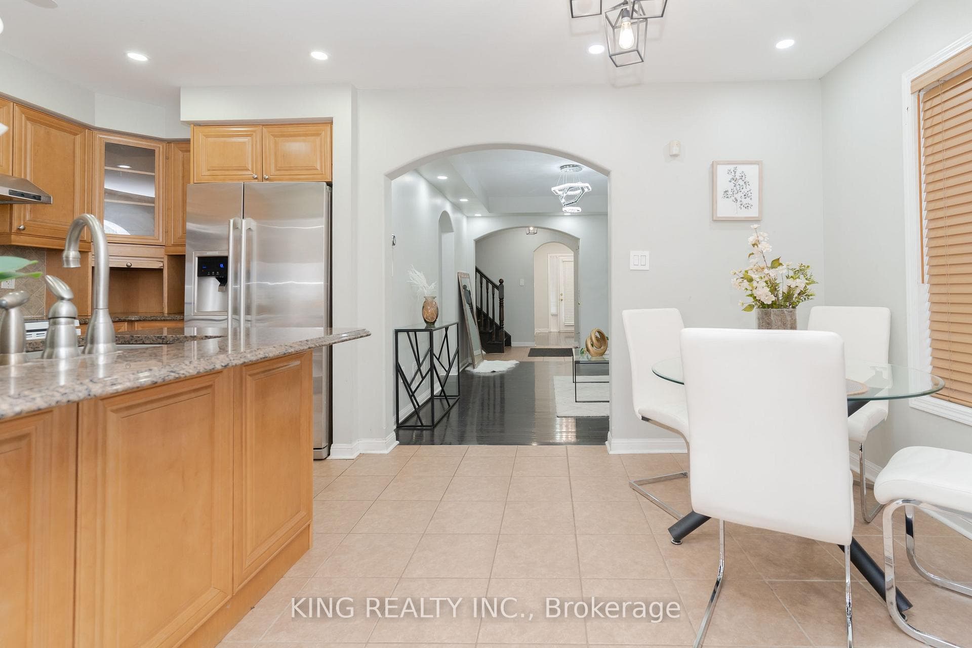54 COACHLIGHT Crescent photo 14
