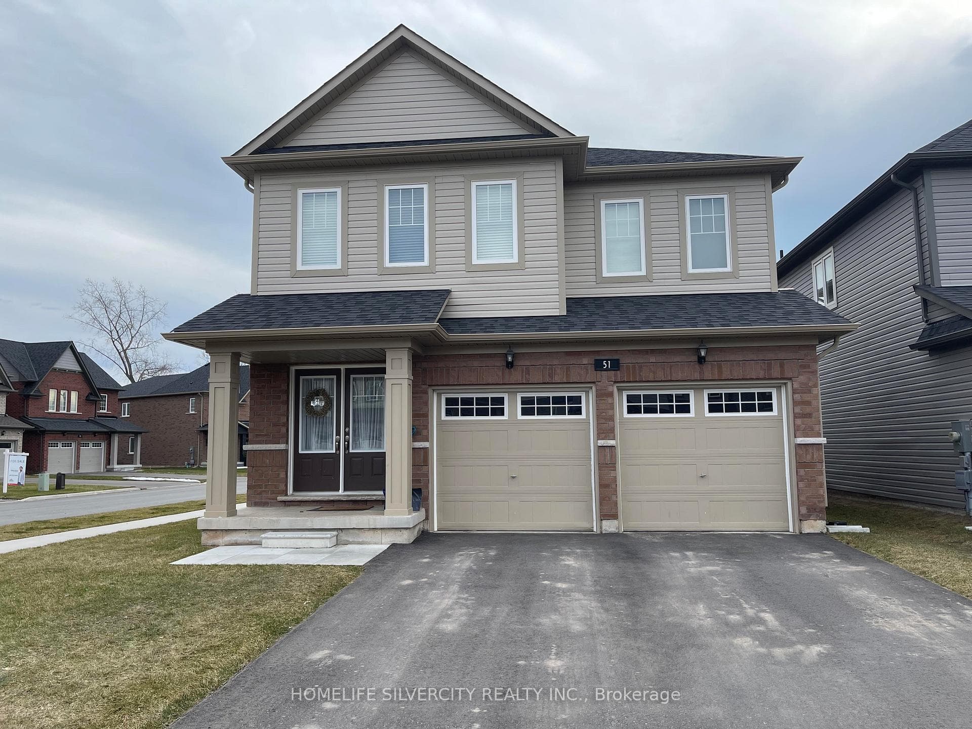 51 Cottonwood Crescent photo 1