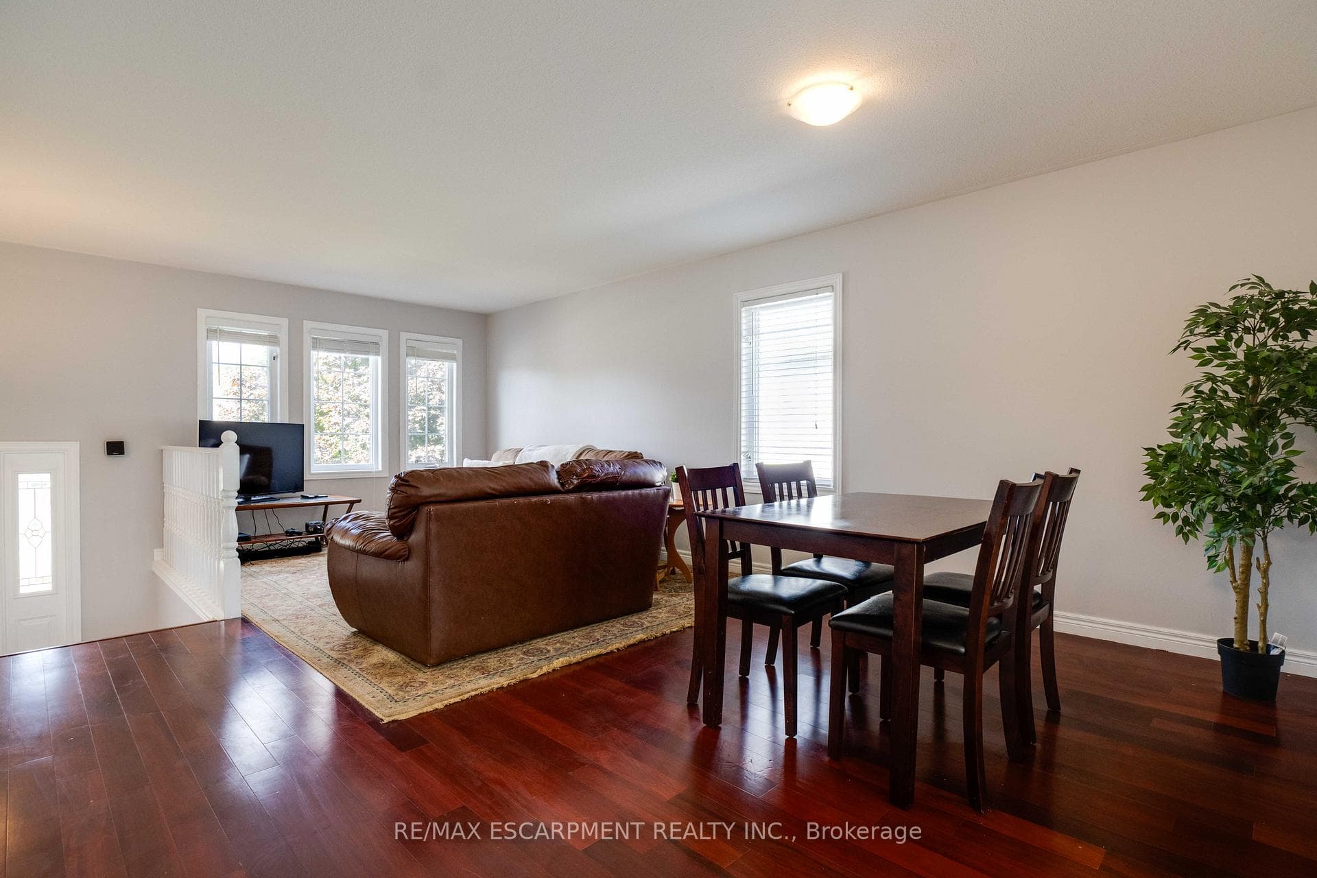 105 DONEGAL Drive photo 12