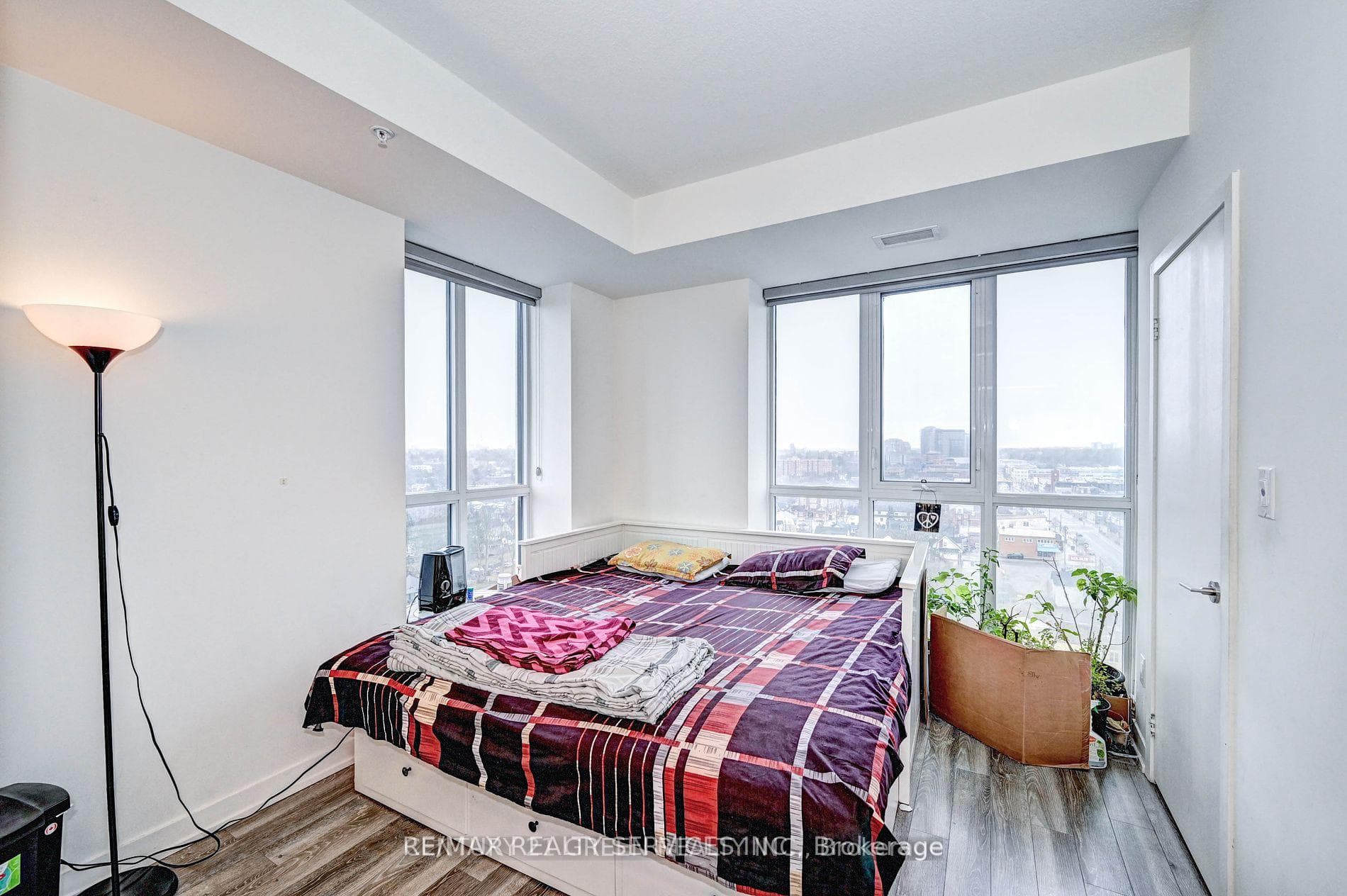 128 King Street Unit 1402 photo 25