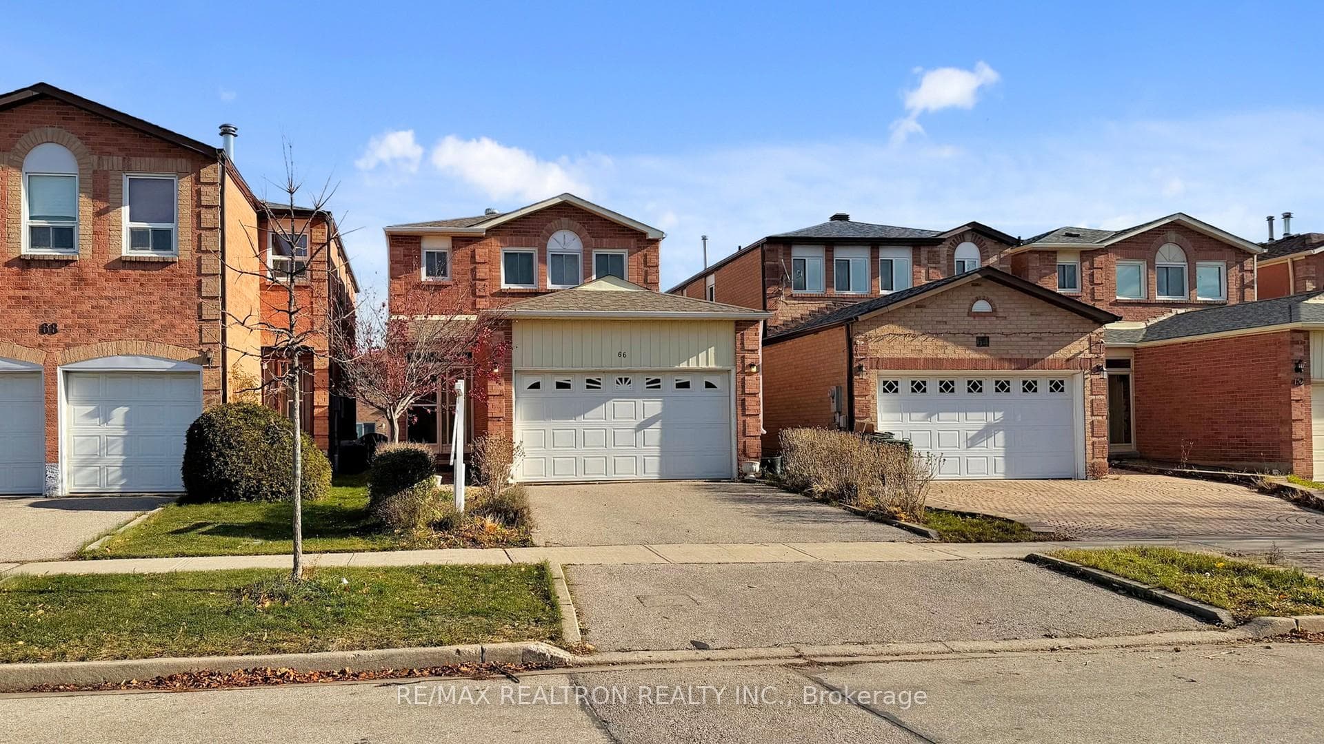 66 Roxanne Crescent photo 2