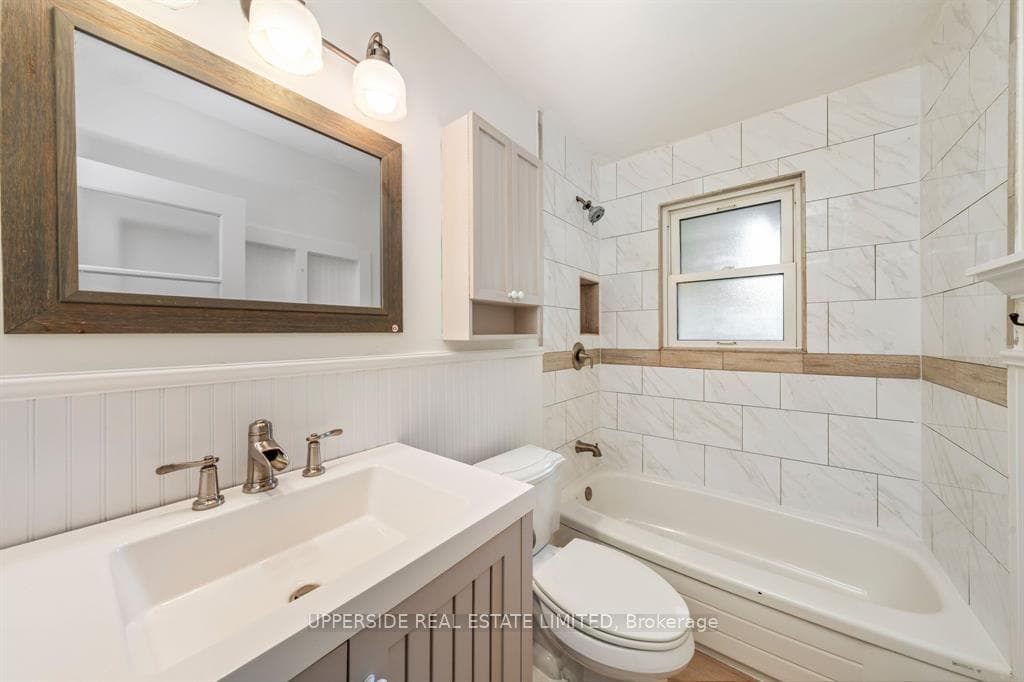 8 Mayfair Drive photo 6