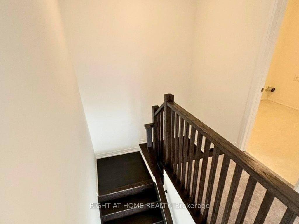 95 Hitchman Street photo 8