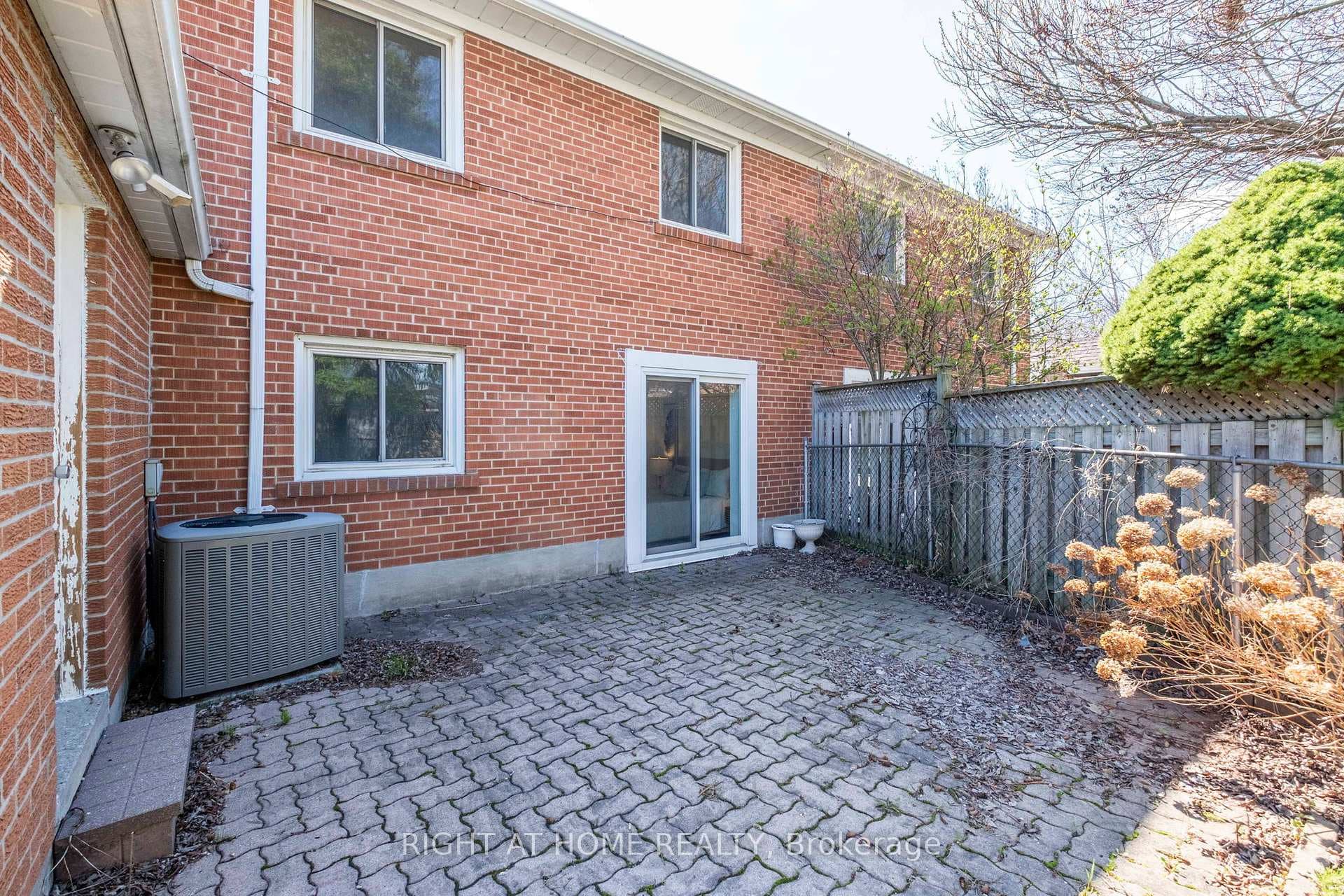 106 Fortrose Crescent photo 27