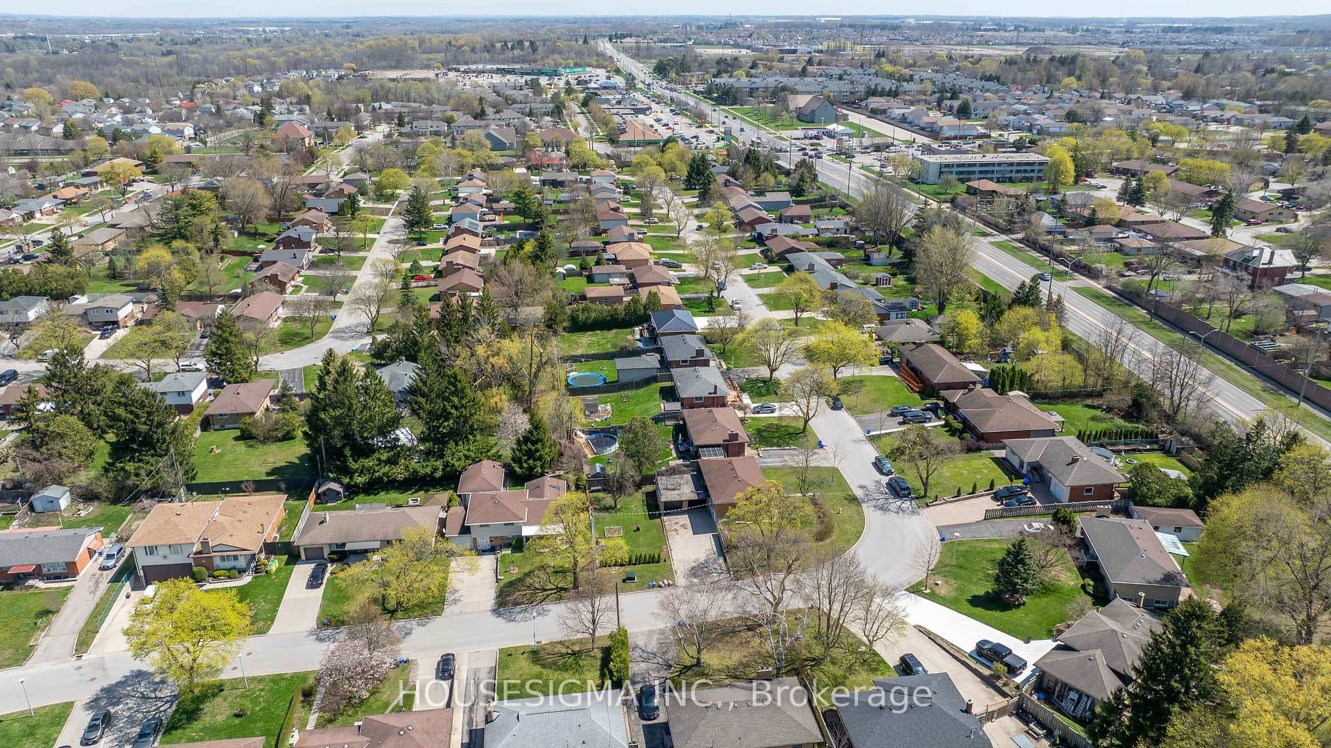 286 Burlington Crescent photo 43