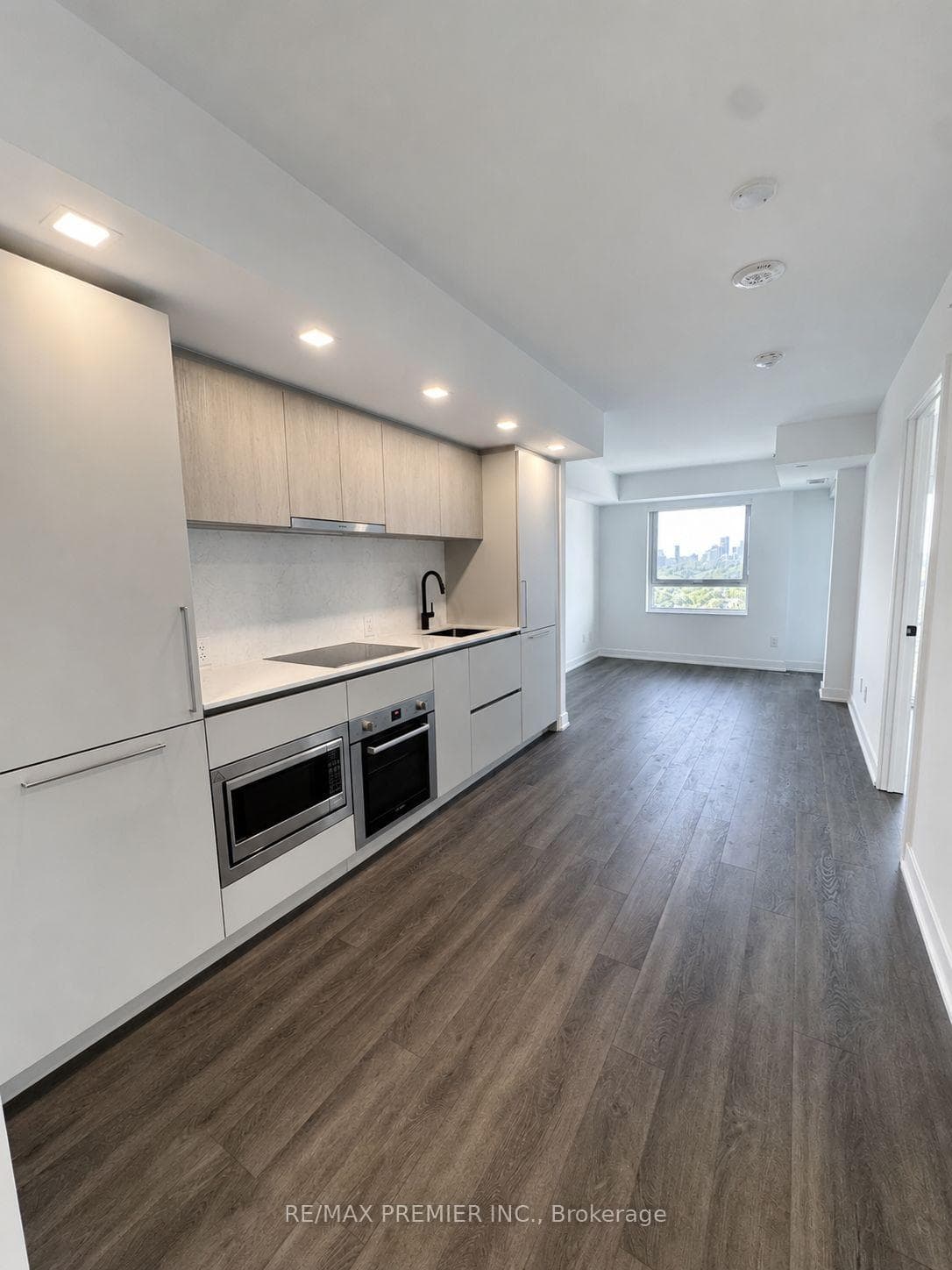 609 Sherbourne Street Unit 1806 photo 1
