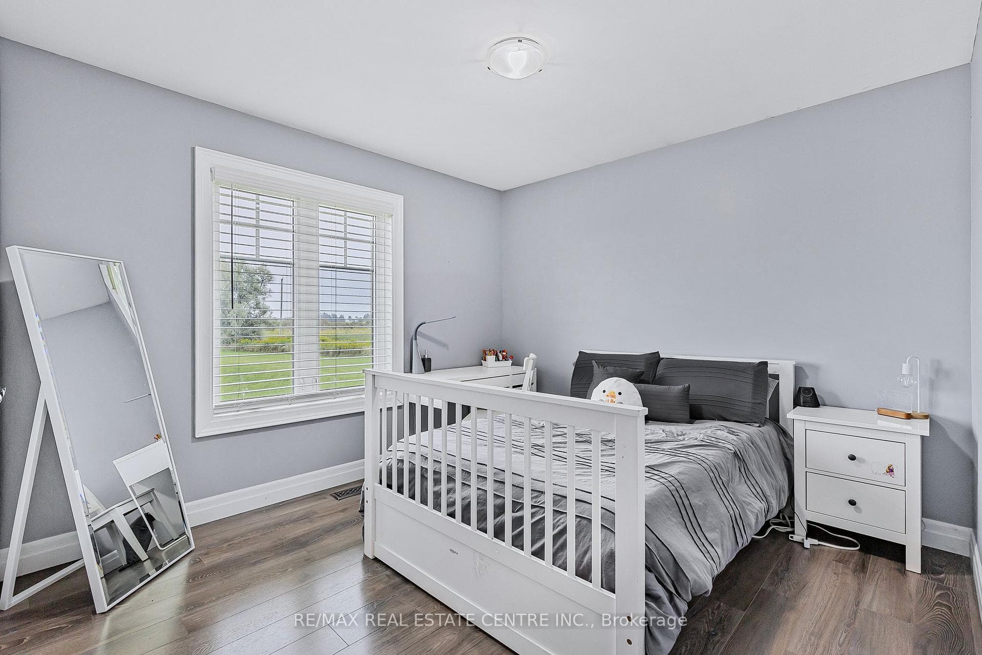335374 7th Line photo 13