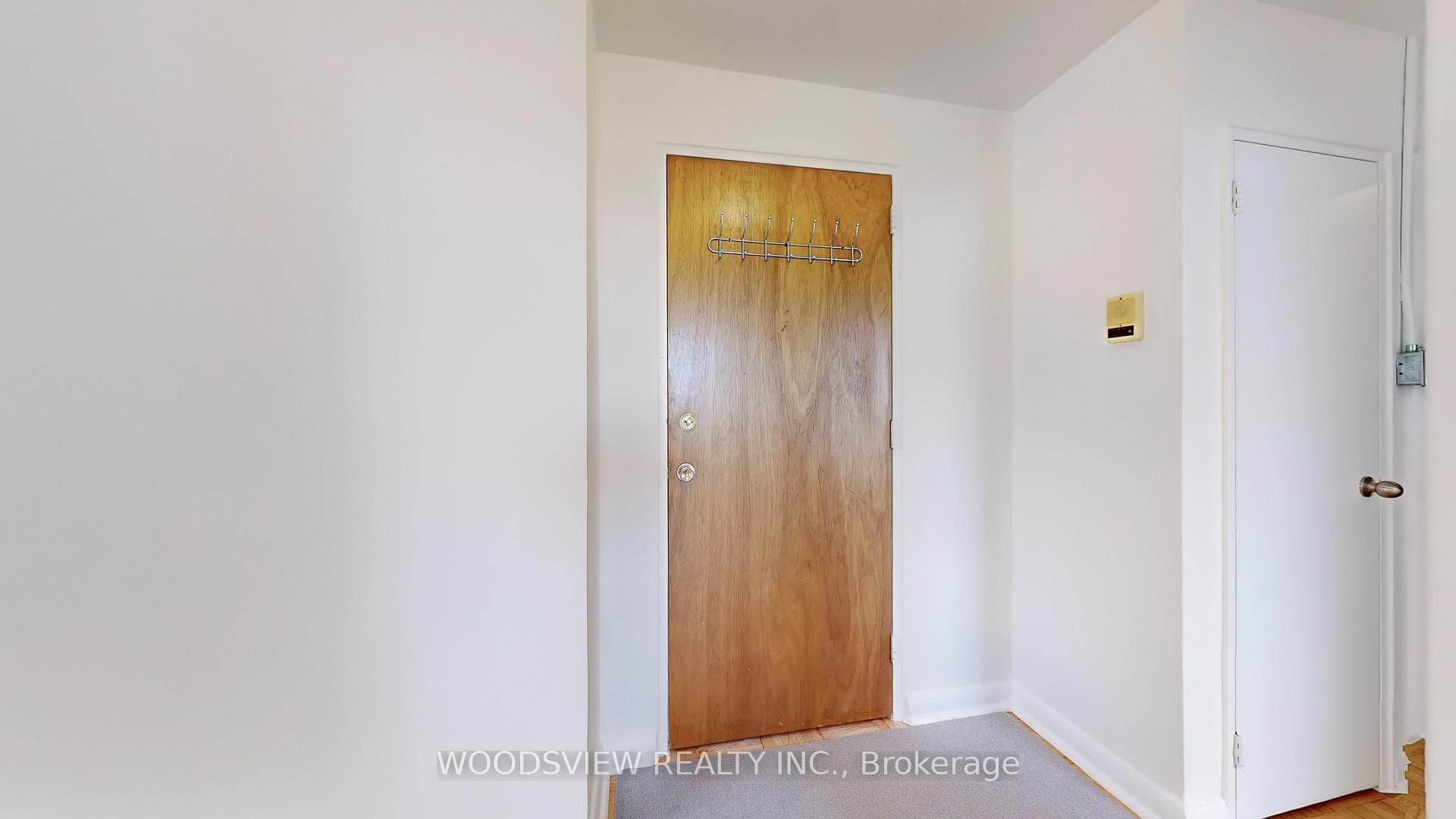 554 Harvie Avenue Unit 14 photo 4