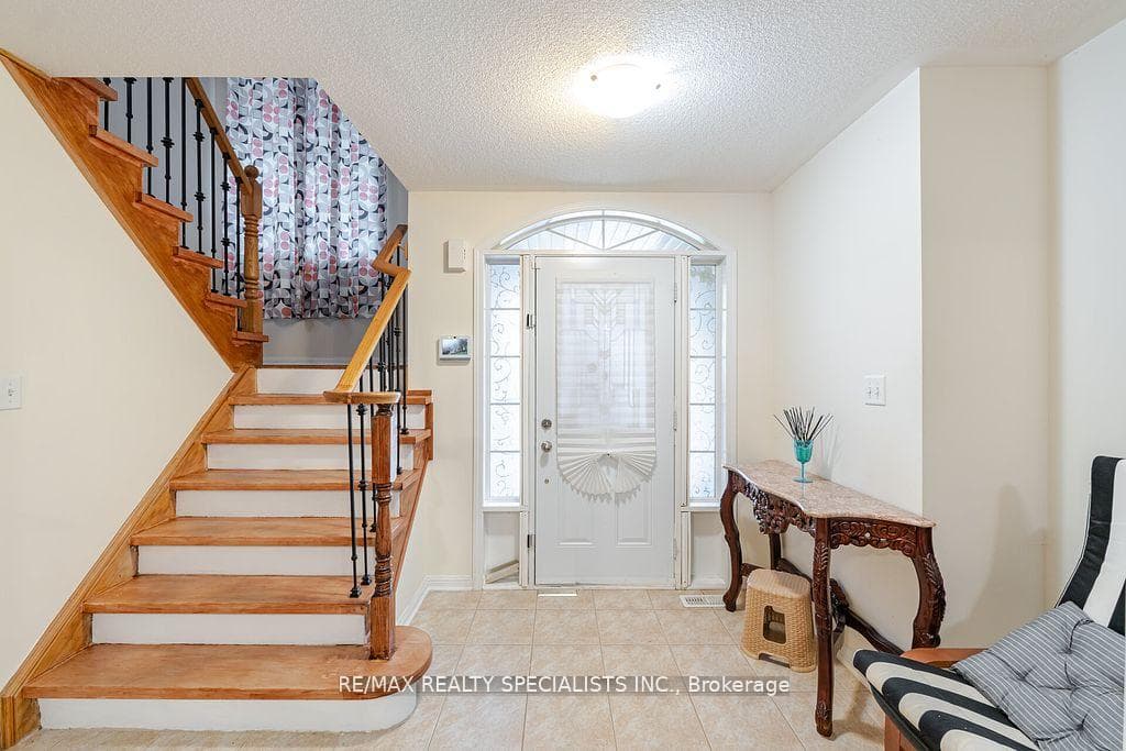 33 Bloom Drive photo 5