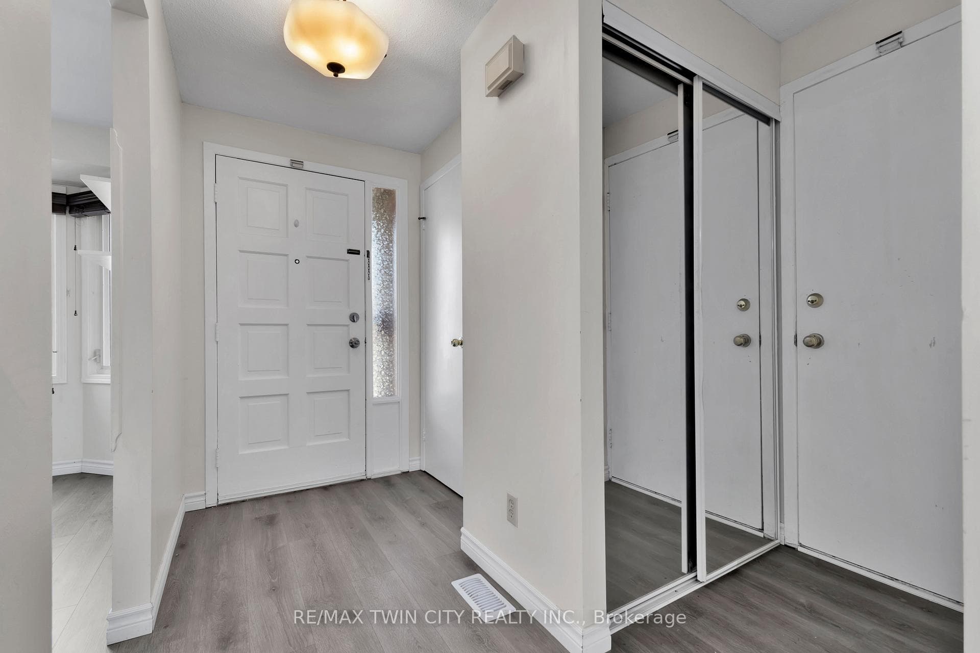 447 Ashby Court photo 9