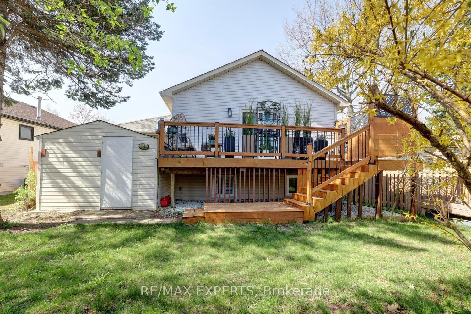 72 Donald Crescent photo 39