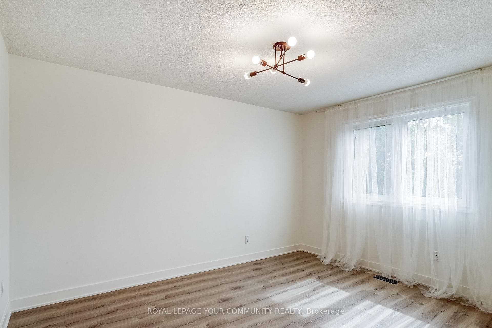 57 Largo Crescent photo 23