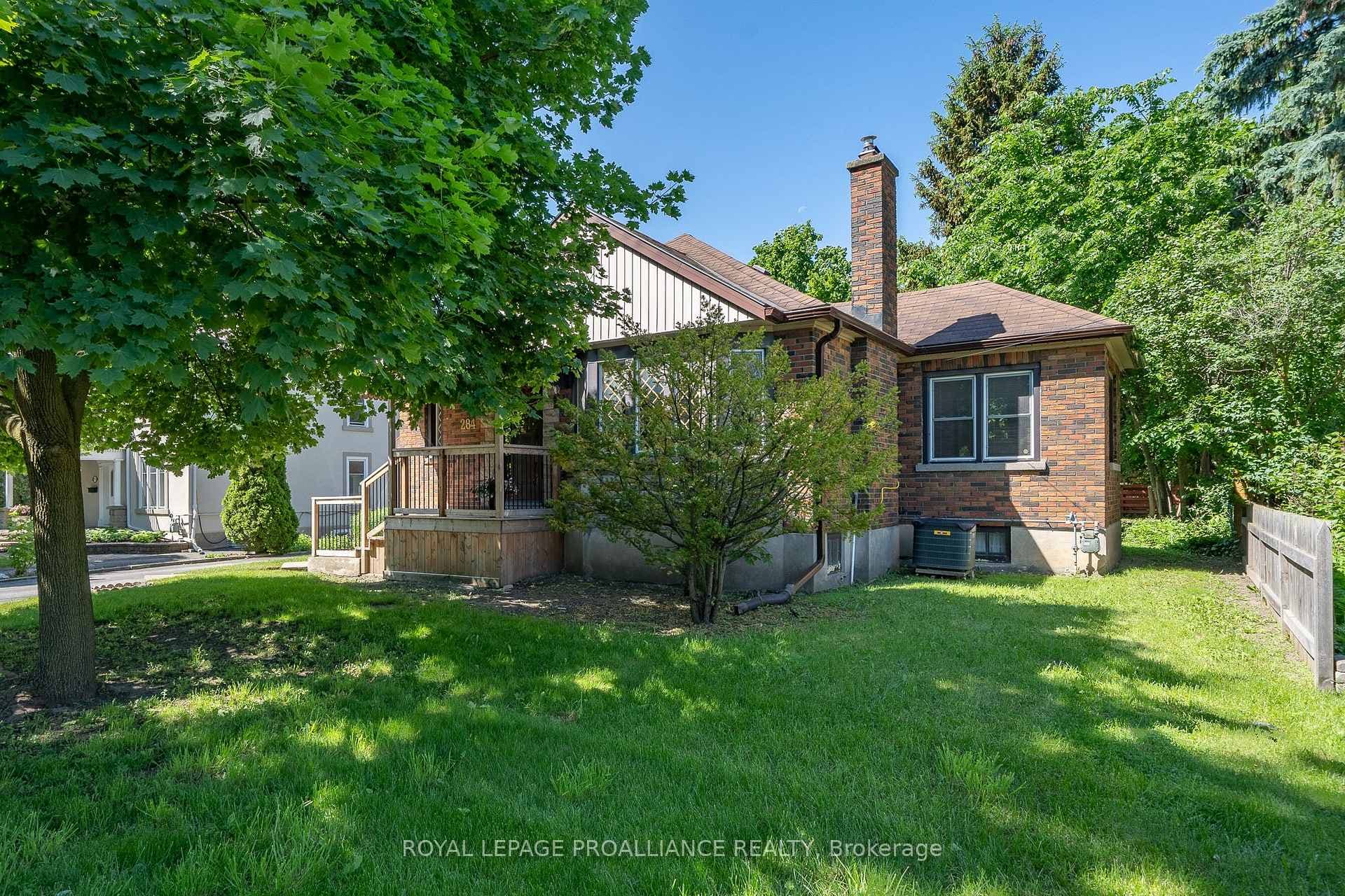 284 Bleecker Avenue photo 1