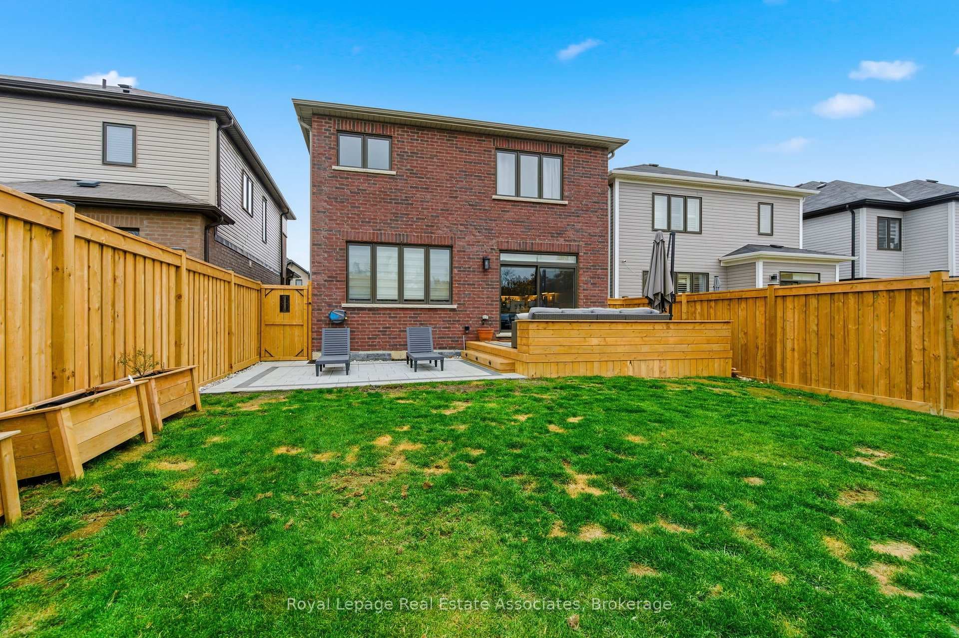 48 Hawick Crescent photo 37