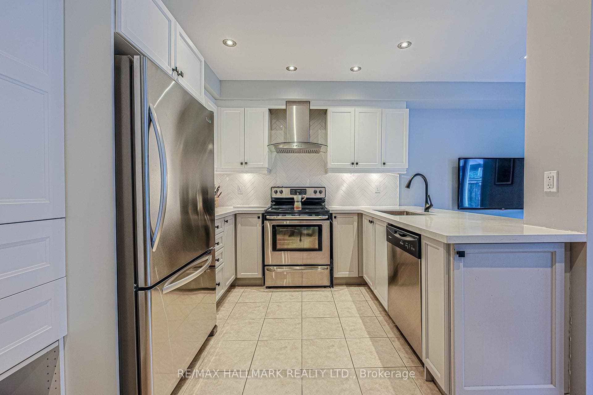 256 Sandale Road photo 9