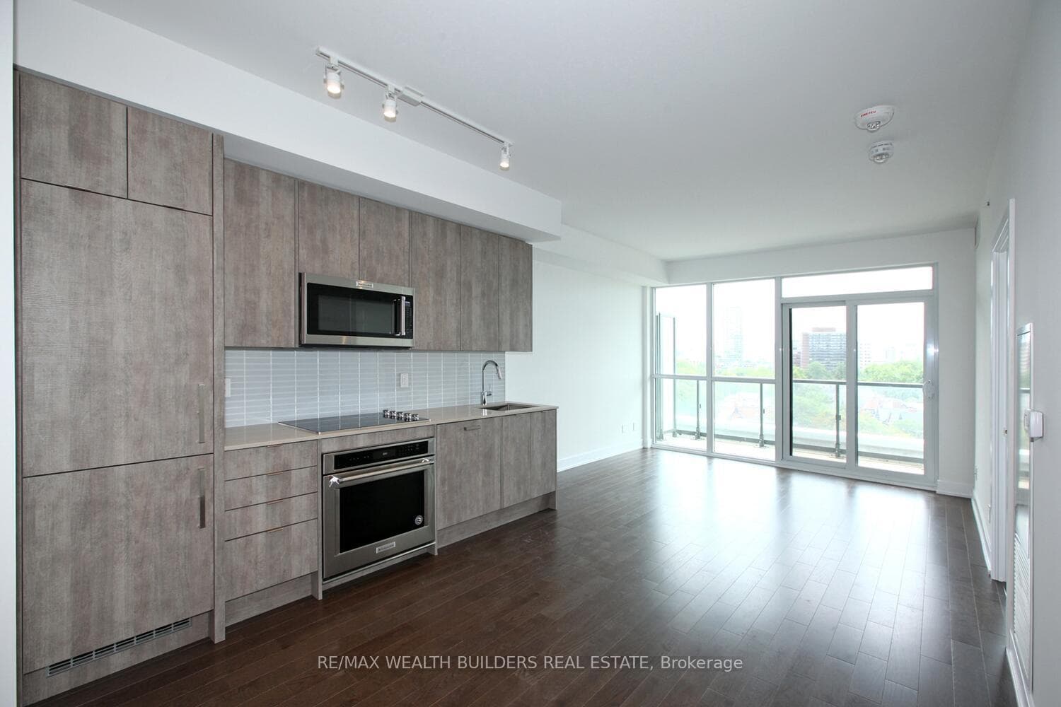 181 Bedford Road Unit 808 photo 3