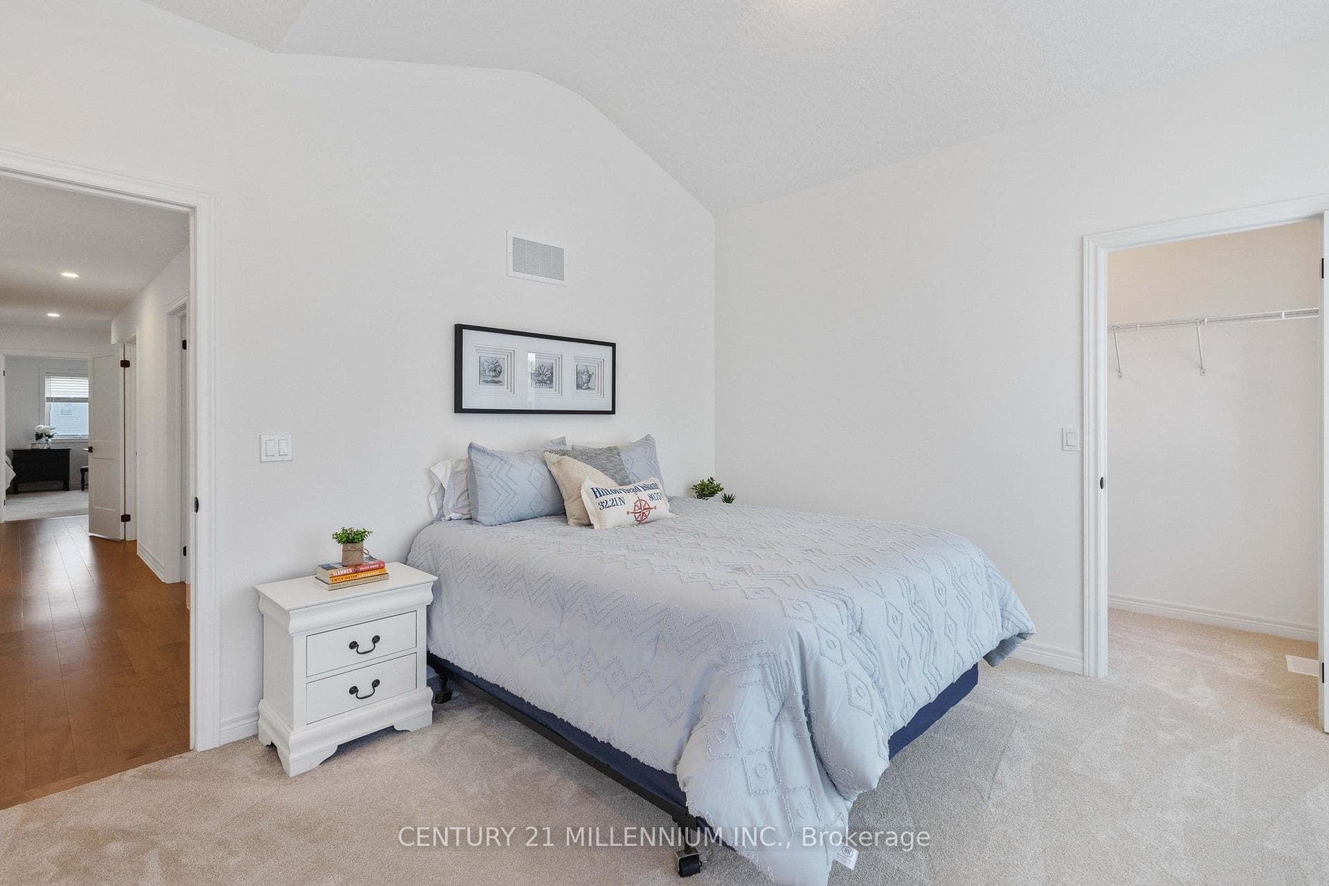 135 Plewes Drive photo 23