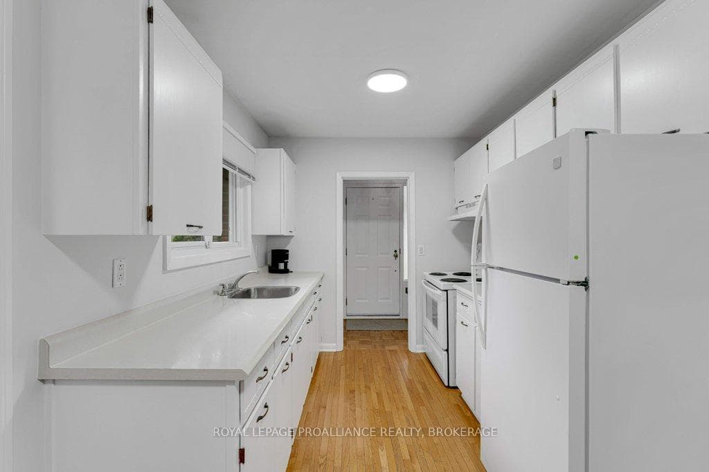 148 Campbell Crescent photo 13