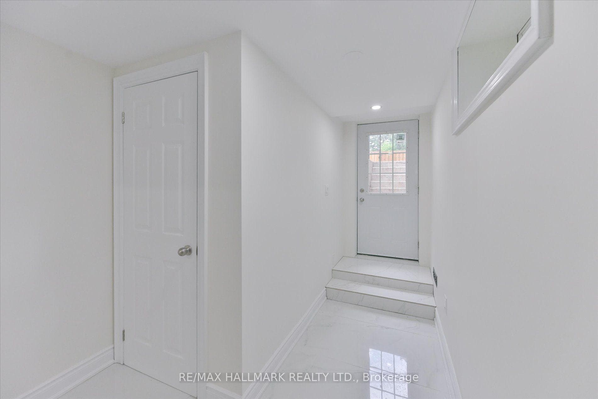 13918 Leslie Street photo 35