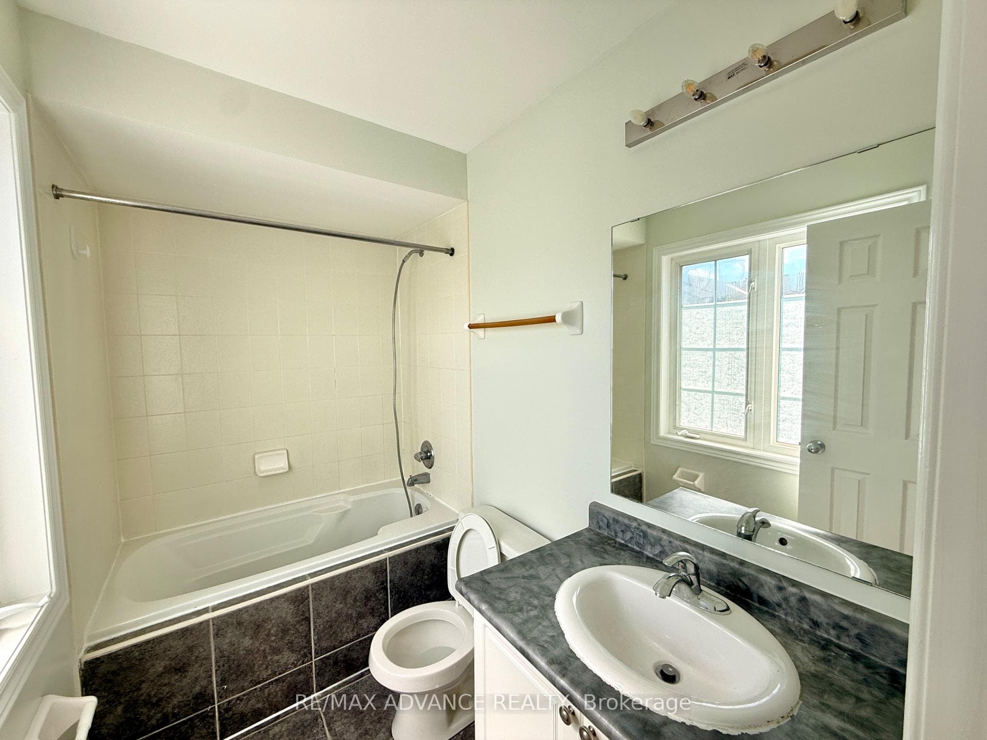 15 William Gaspar Court Unit Coach House photo 9