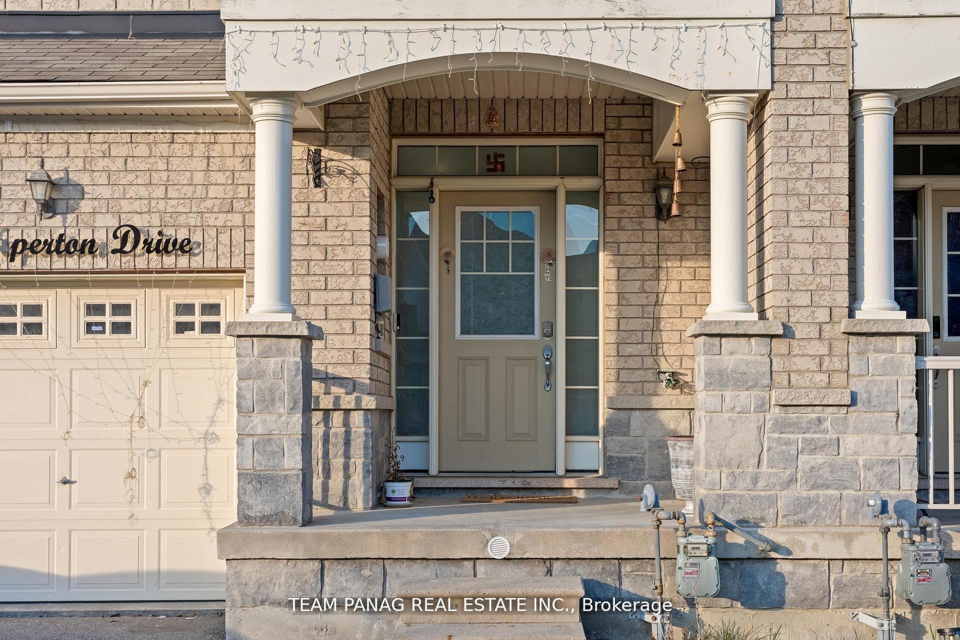 99 Naperton Drive photo 4