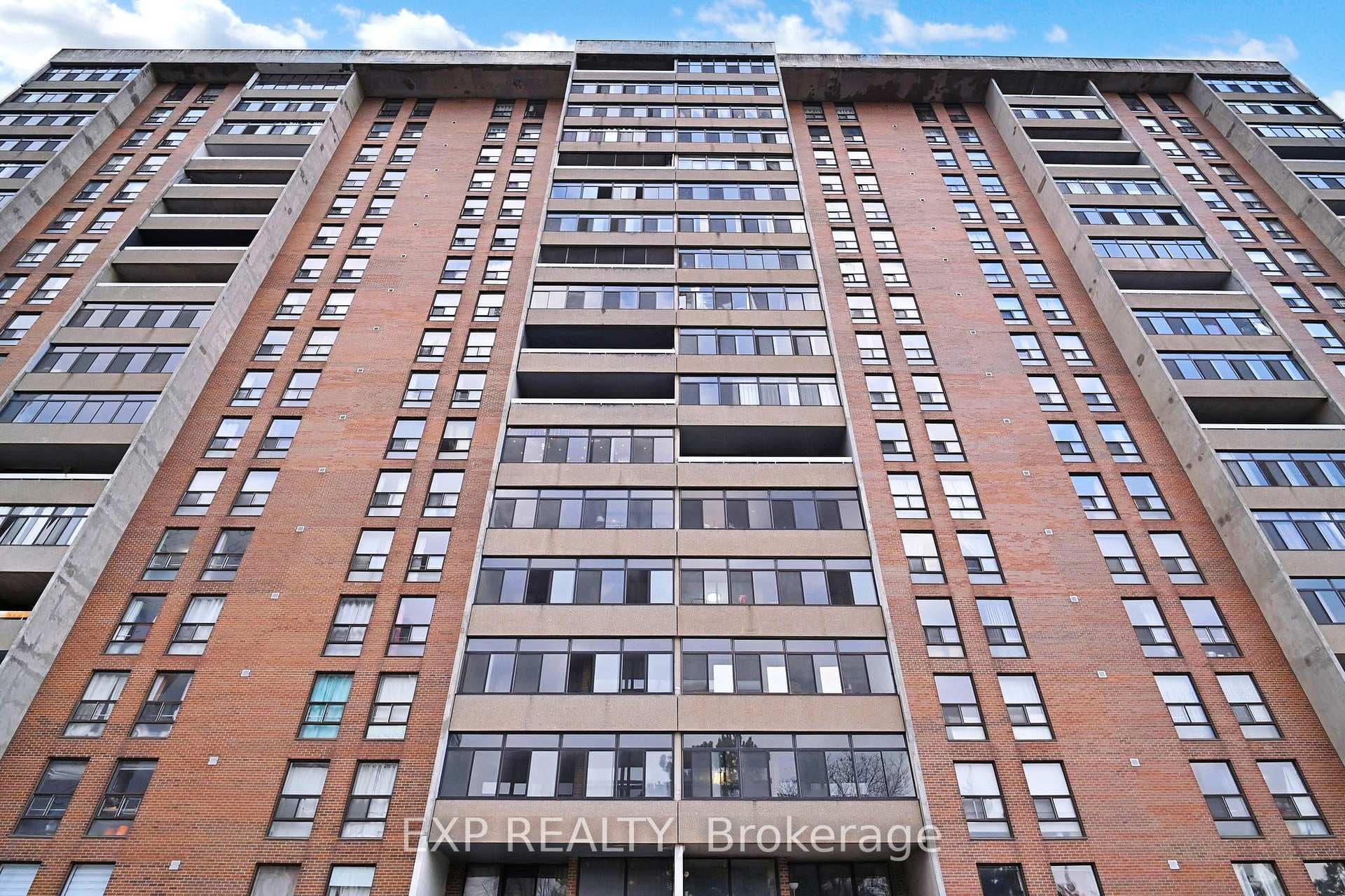 15 Kensington Road Unit 1606 photo 3