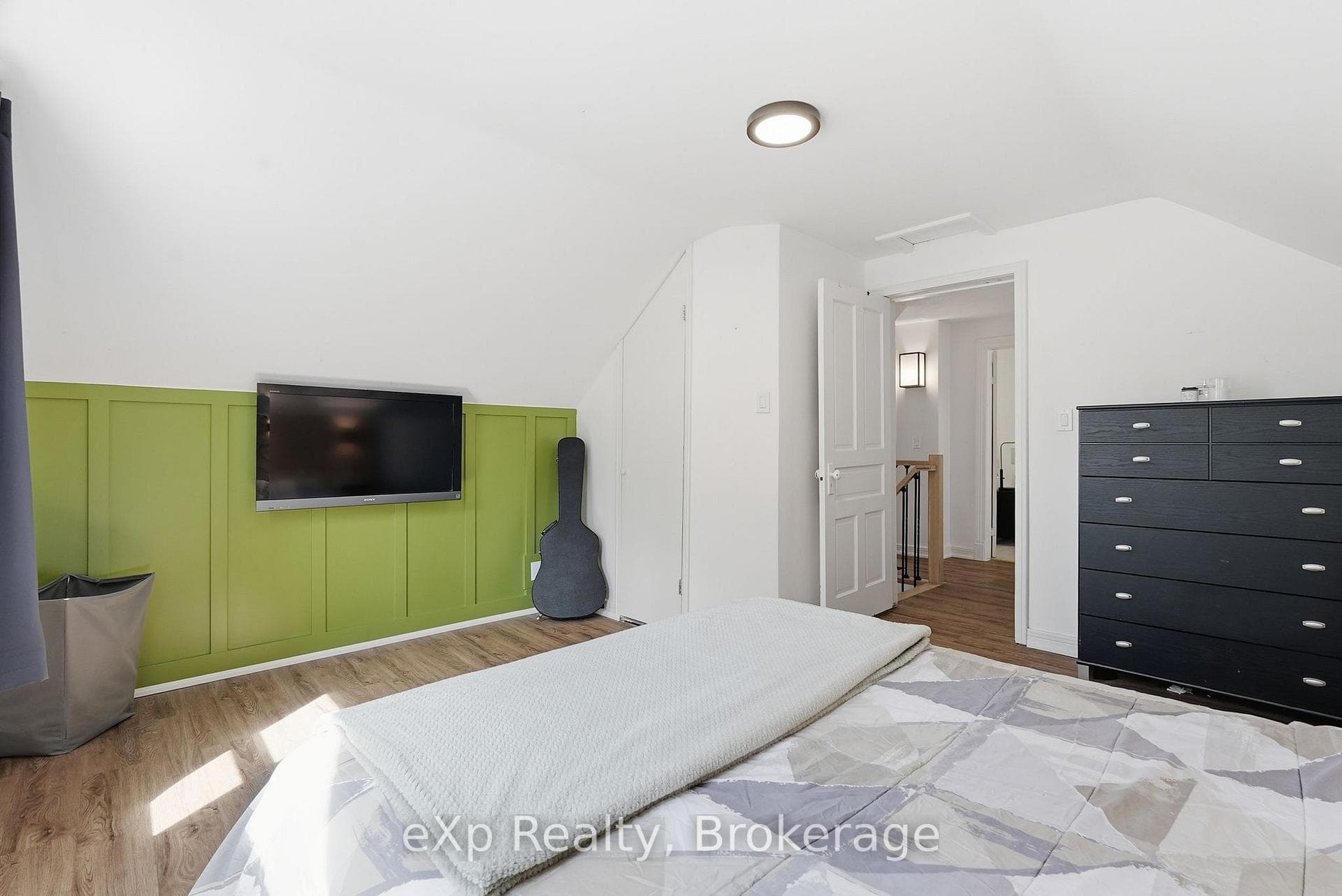 361 6th Avenue photo 20