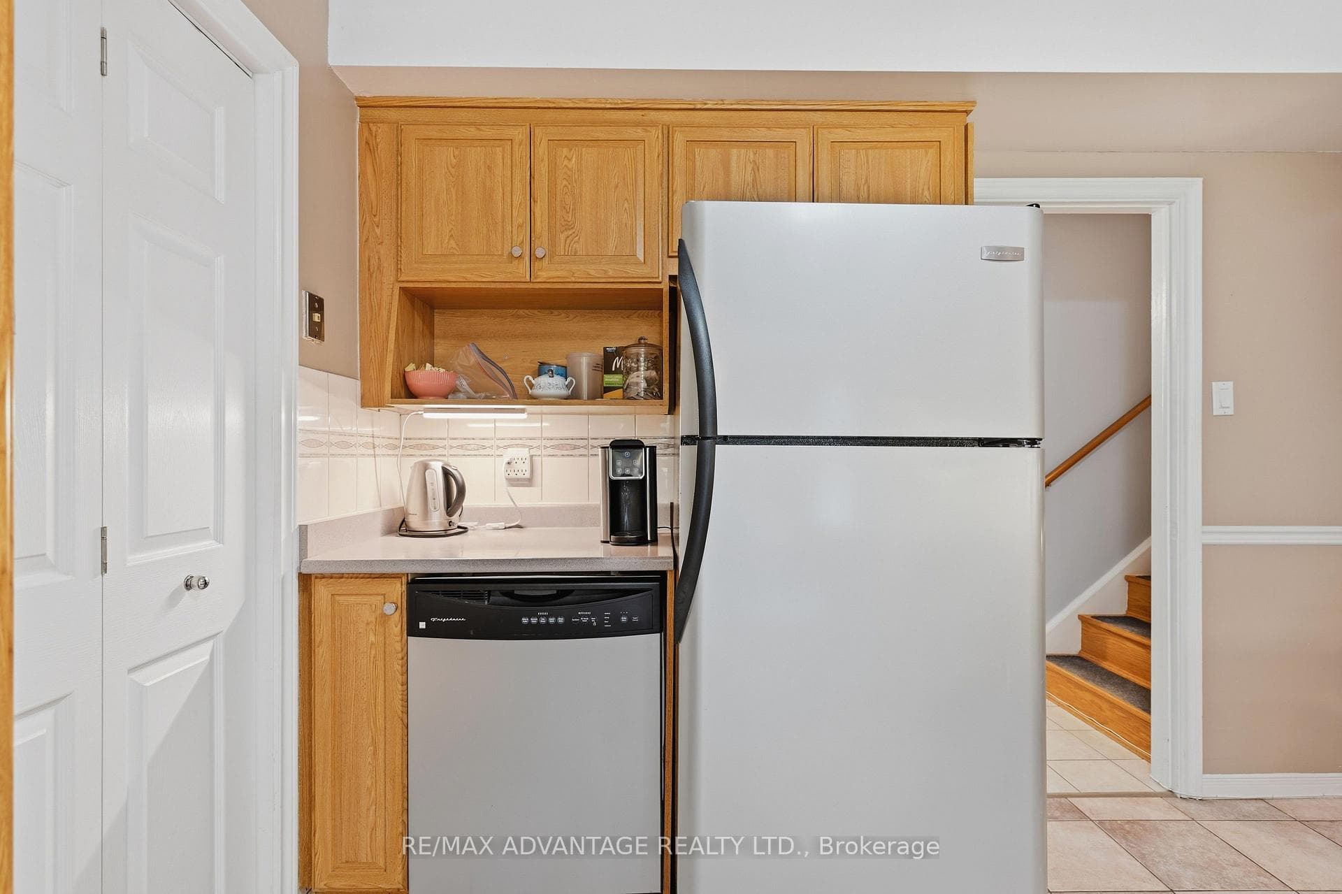 120 Champlain Crescent photo 12