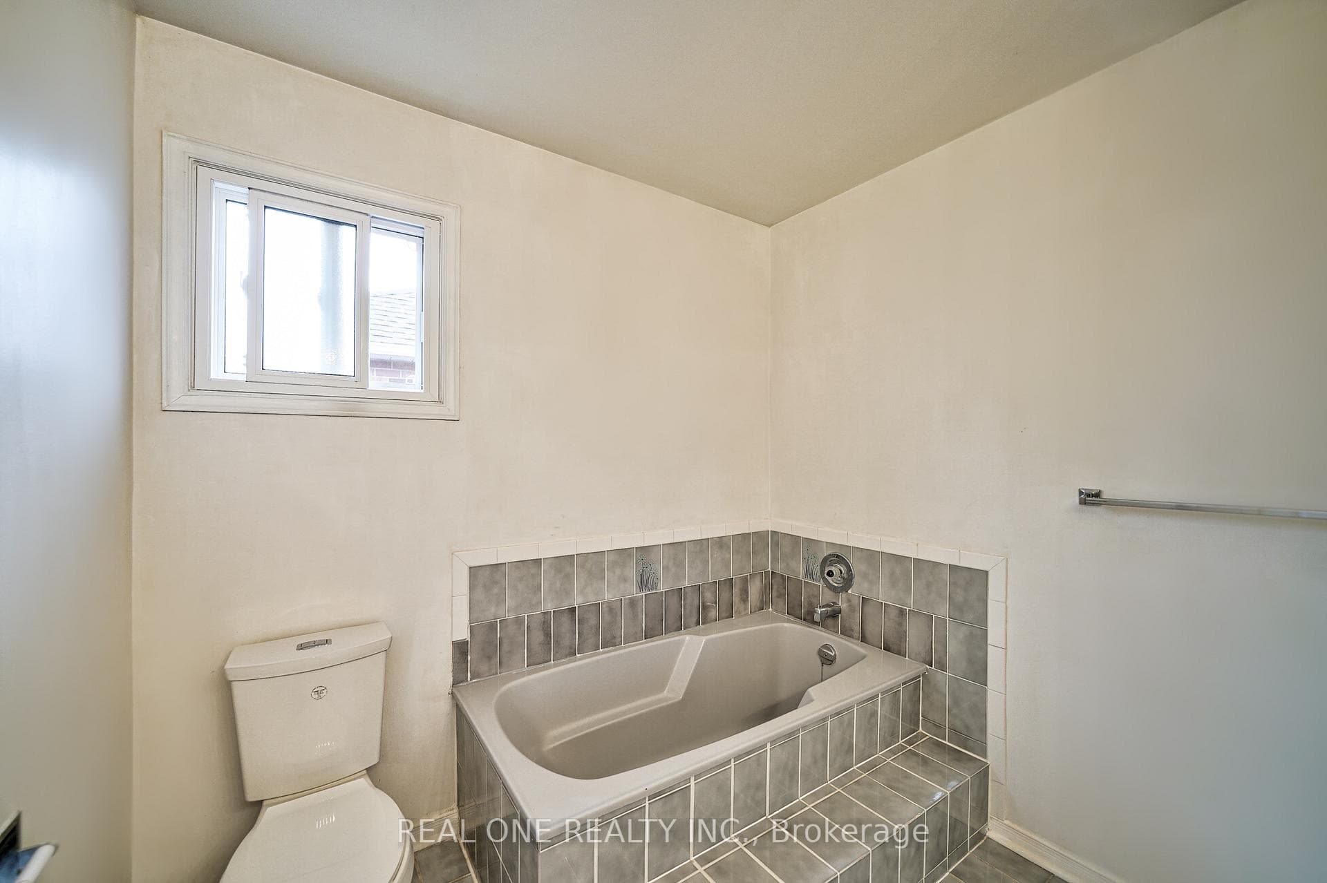 12 Burt Drive photo 24