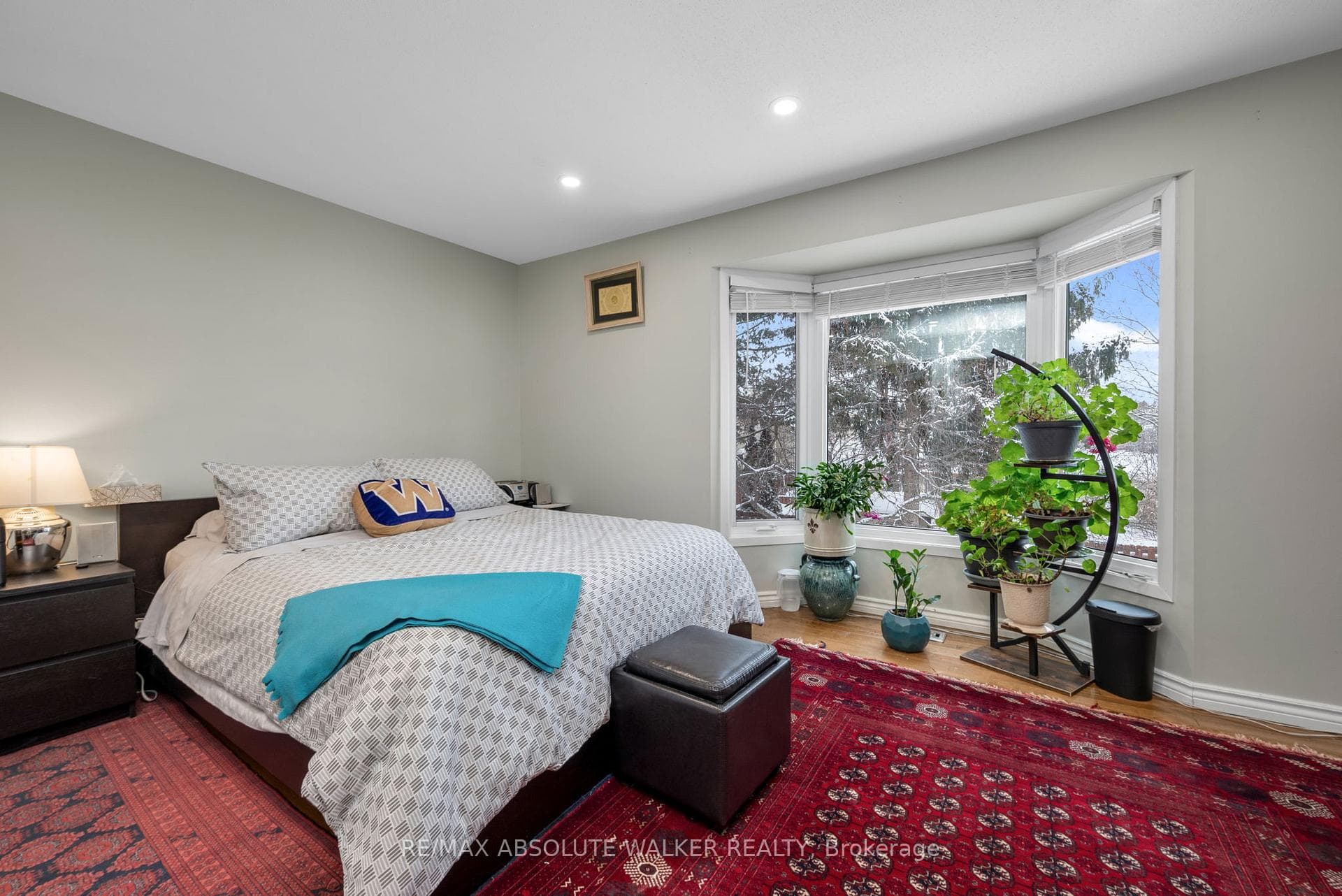 1849 Montereau Avenue photo 23