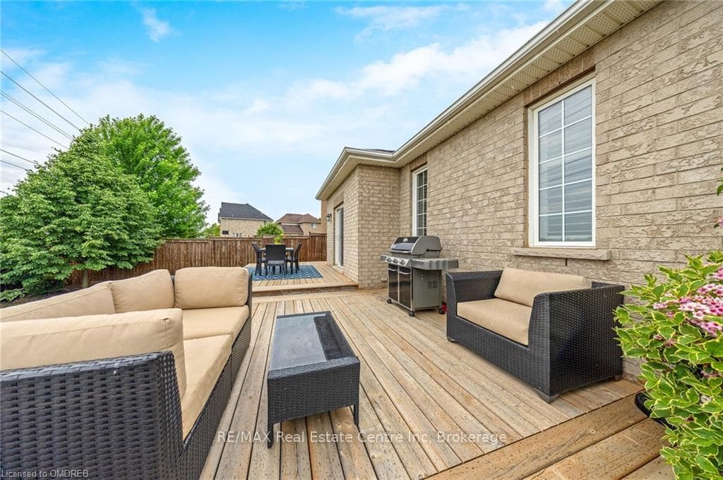 1035 DONNELLY Street photo 39