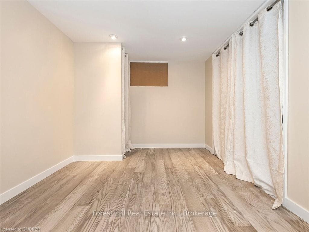 535 REGINA Drive photo 22
