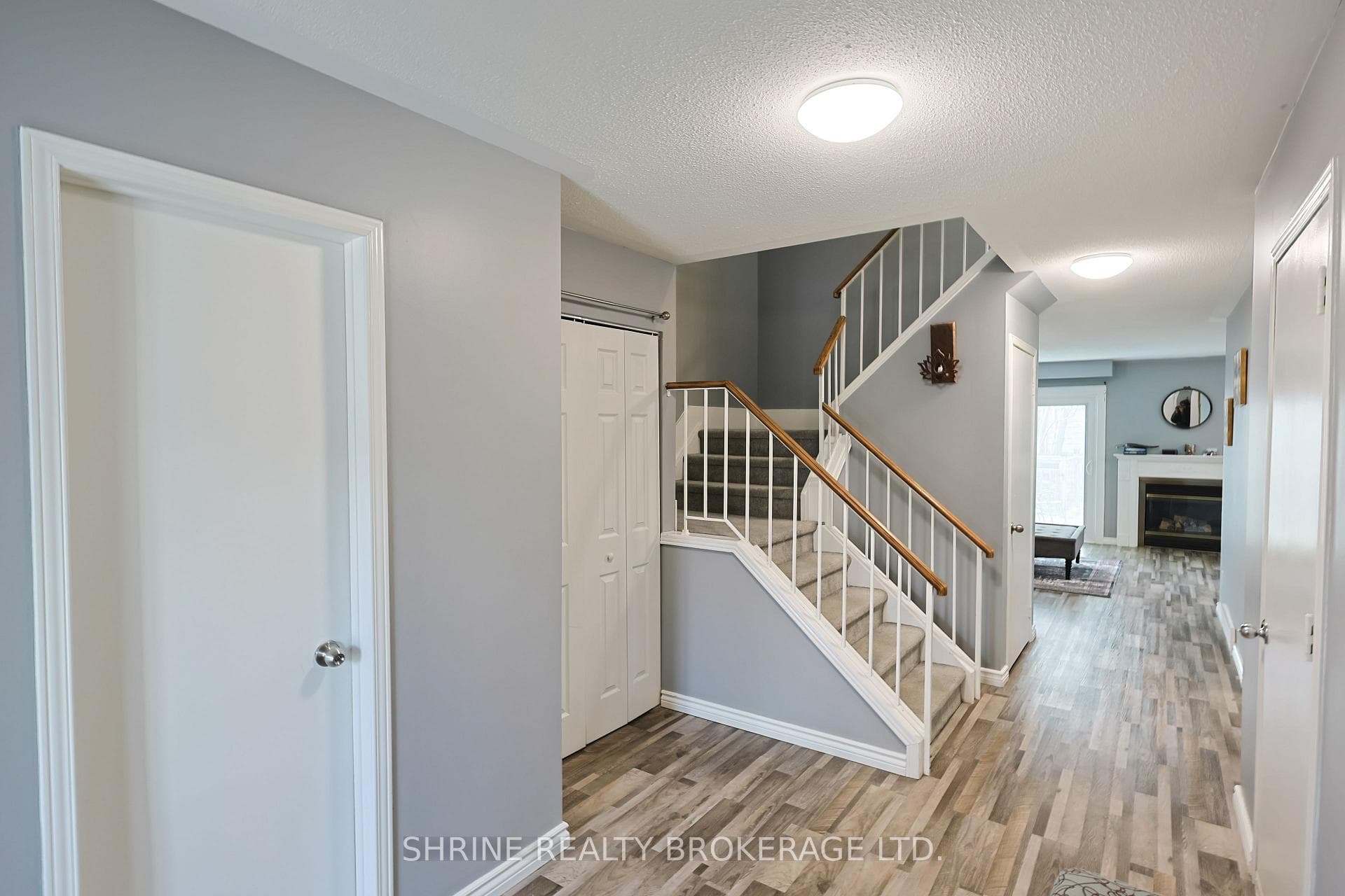 122 Andover Drive photo 3