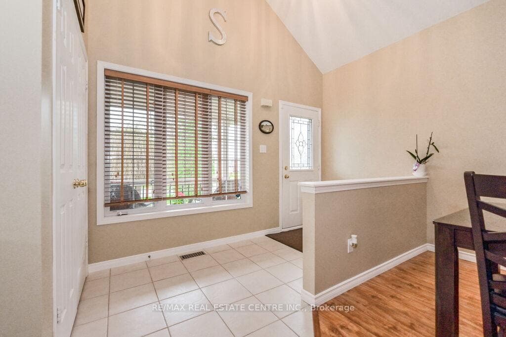 37 Spencer Avenue photo 2